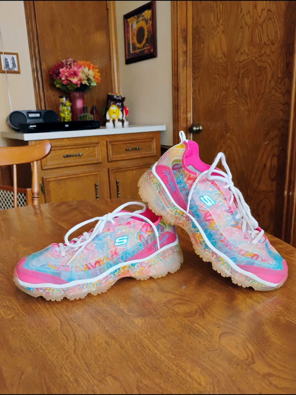 Ladies Skechers JGoldcrown X D'Lites "Lovewall Graffiti" Athletic Shoes Size 9.5